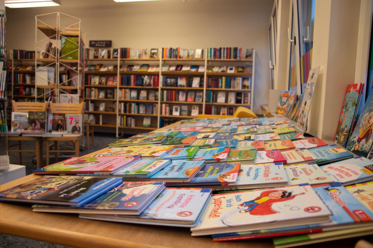 Bücher auf dem Tisch
