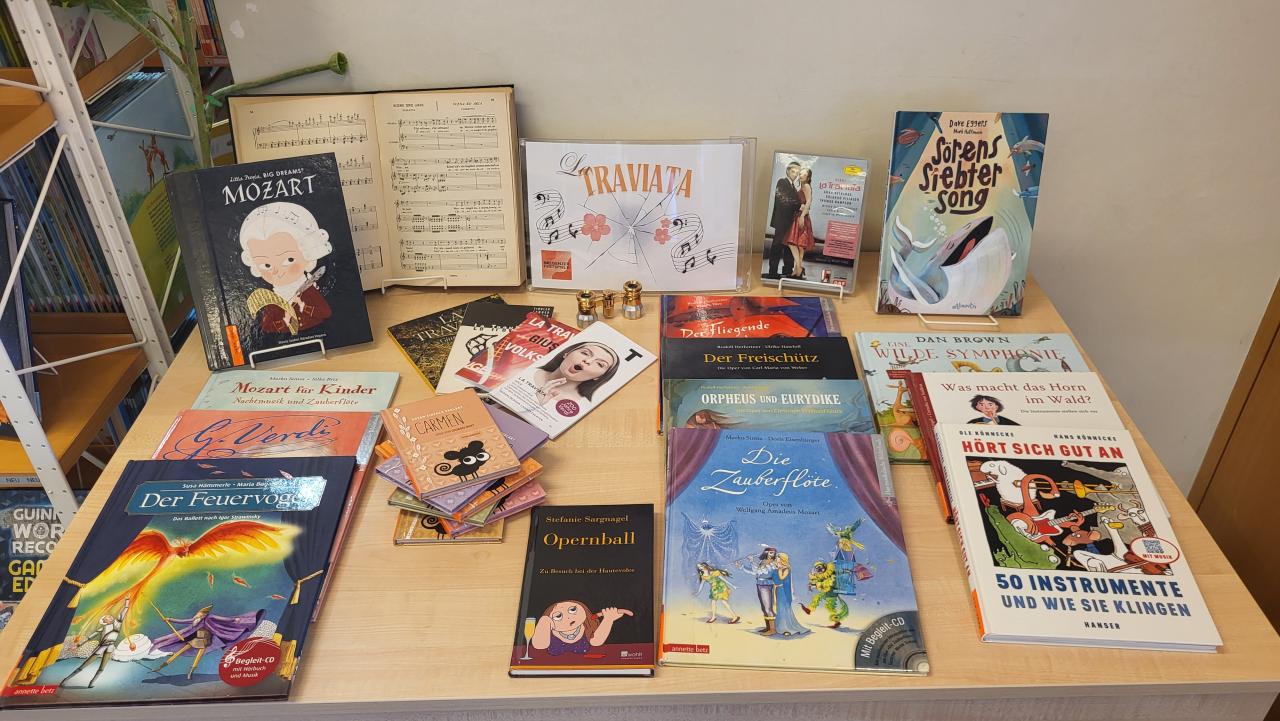Bücher auf den Tisch