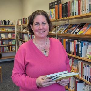Frau Swoboda mit Bücher