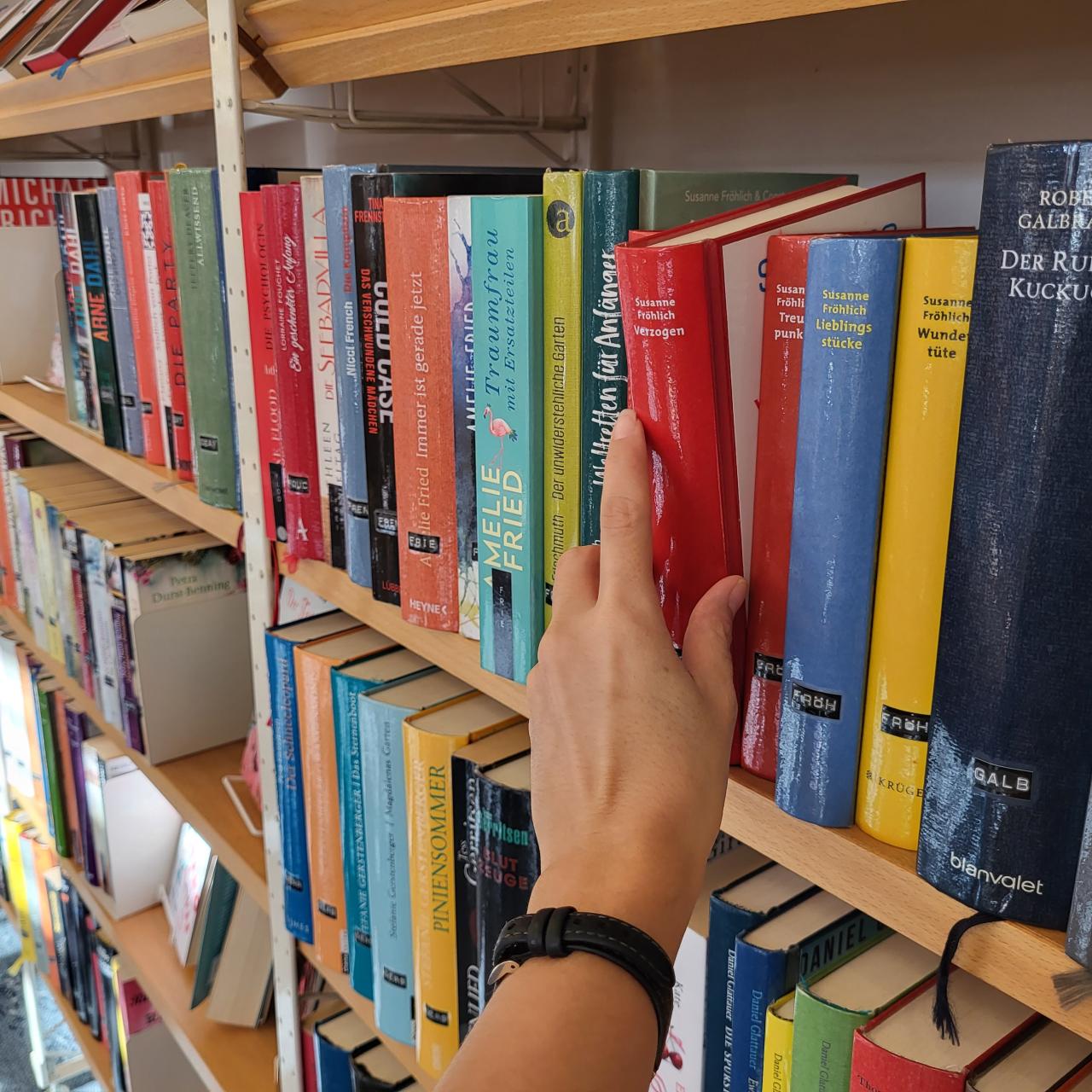 Bücher im Regal
